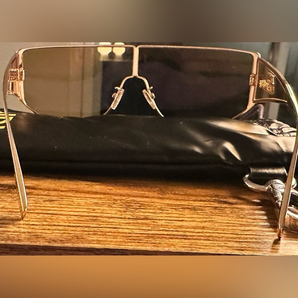 Authenticated Gold metal FENDI SUNGLASSES UNISEX. - Picture 3 of 7